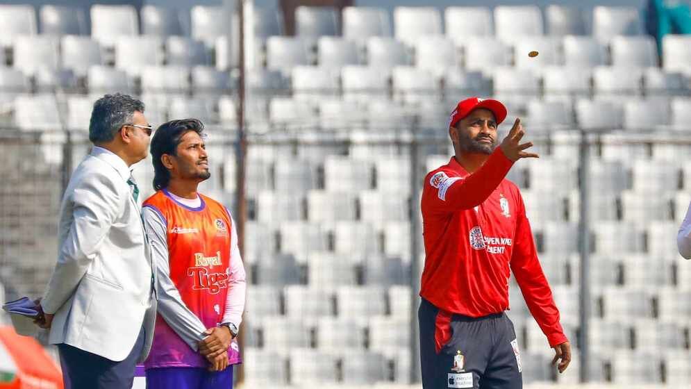 উদ্বোধনী ম্যাচে টসে জিতে বোলিংয়ে তামিমের বরিশাল