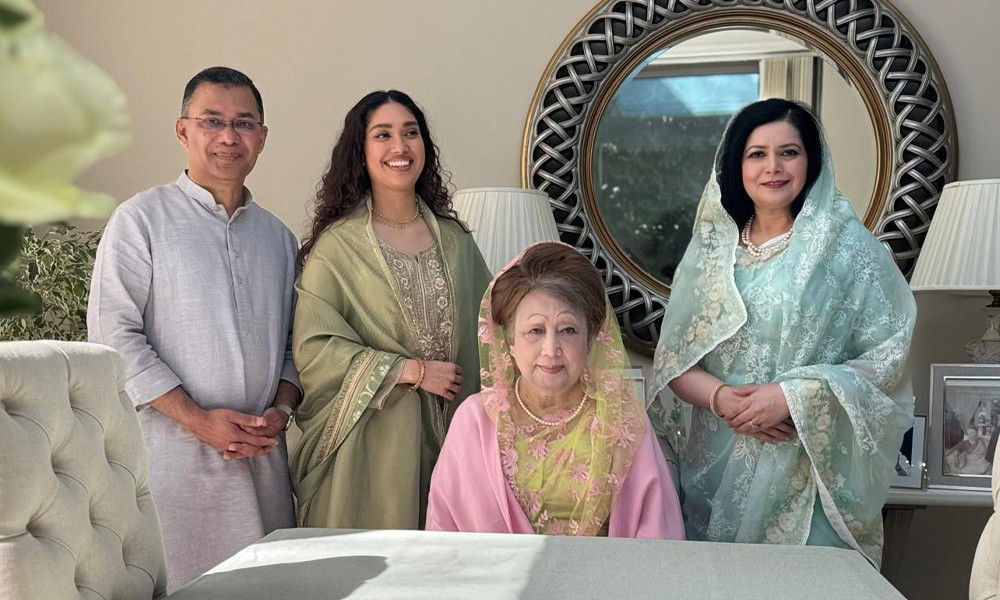 জিয়া পরিবারের ছবি শেয়ার করলেন উপদেষ্টা আসিফ নজরুল