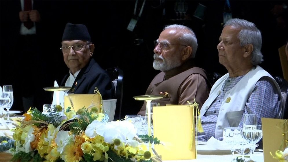 নৈশভোজে এক টেবিলে প্রধান উপদেষ্টা ড. মুহাম্মদ ইউনূস ও ভারতের প্রধানমন্ত্রী নরেন্দ্র মোদি