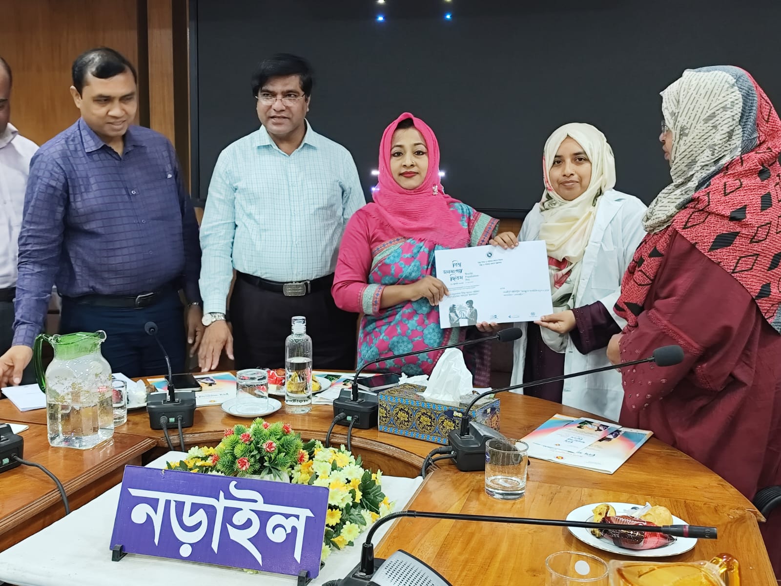 নড়াইলে বিশ্ব জনসংখ্যা দিবস উপলক্ষে ৪ কর্মী ও ৪ প্রতিষ্ঠানকে সনদ ও সন্মাননা প্রদান