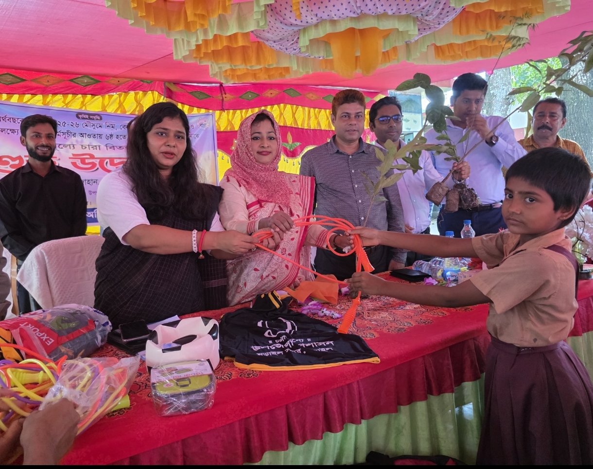নড়াইলে বিদ্যালয়ের শিক্ষার্থীদের মাঝে গাছের চারা শিক্ষা উপকরণ ও ক্রীড়া সামগ্রী বিতরণের  উদ্বোধন