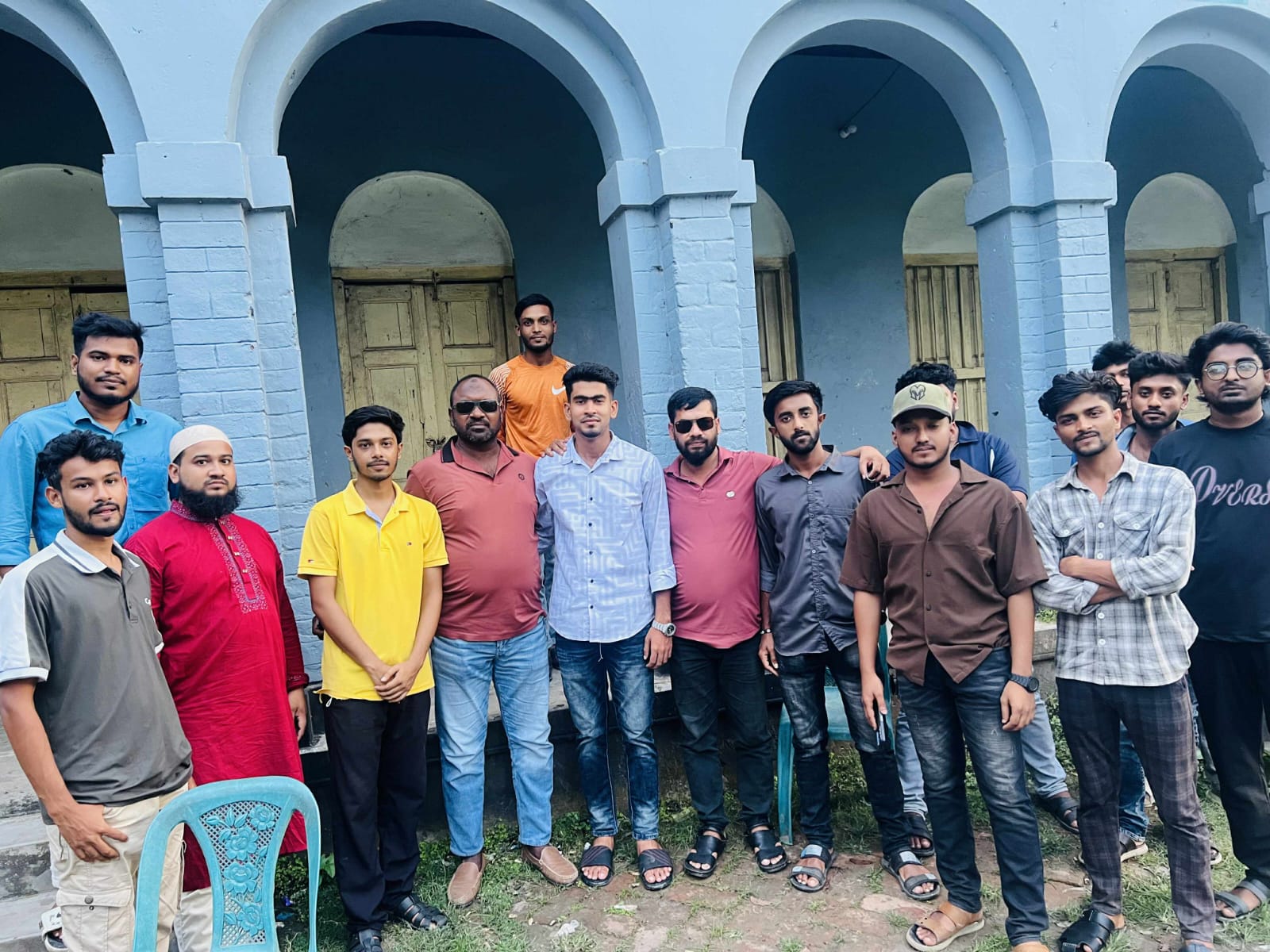 নড়াইলে সামাজিক মধ্যস্থতায় বিরোধের সমাধান, দু’পক্ষের আলিঙ্গন