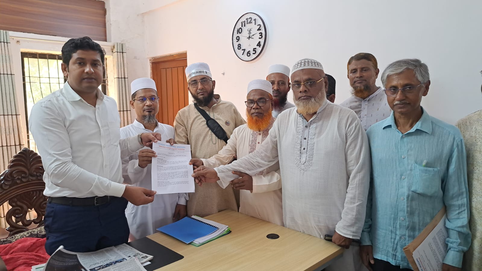 নড়াইলে শিক্ষা সংস্কারের দাবিতে স্মারকলিপি প্রদান