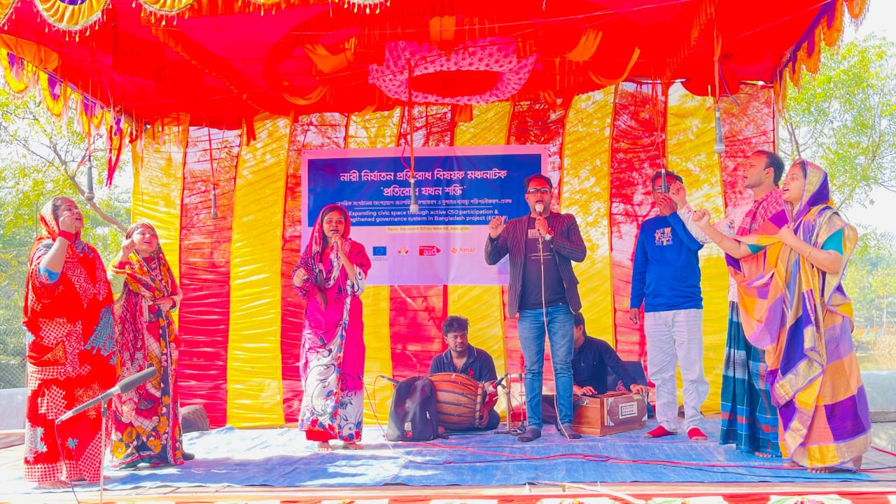 কয়রায় ব্যতিক্রমী আয়োজন বাল্যবিবাহ ও নারী নির্যাতন প্রতিরোধে সচেতনতা বিষয়ে পথ নাটক