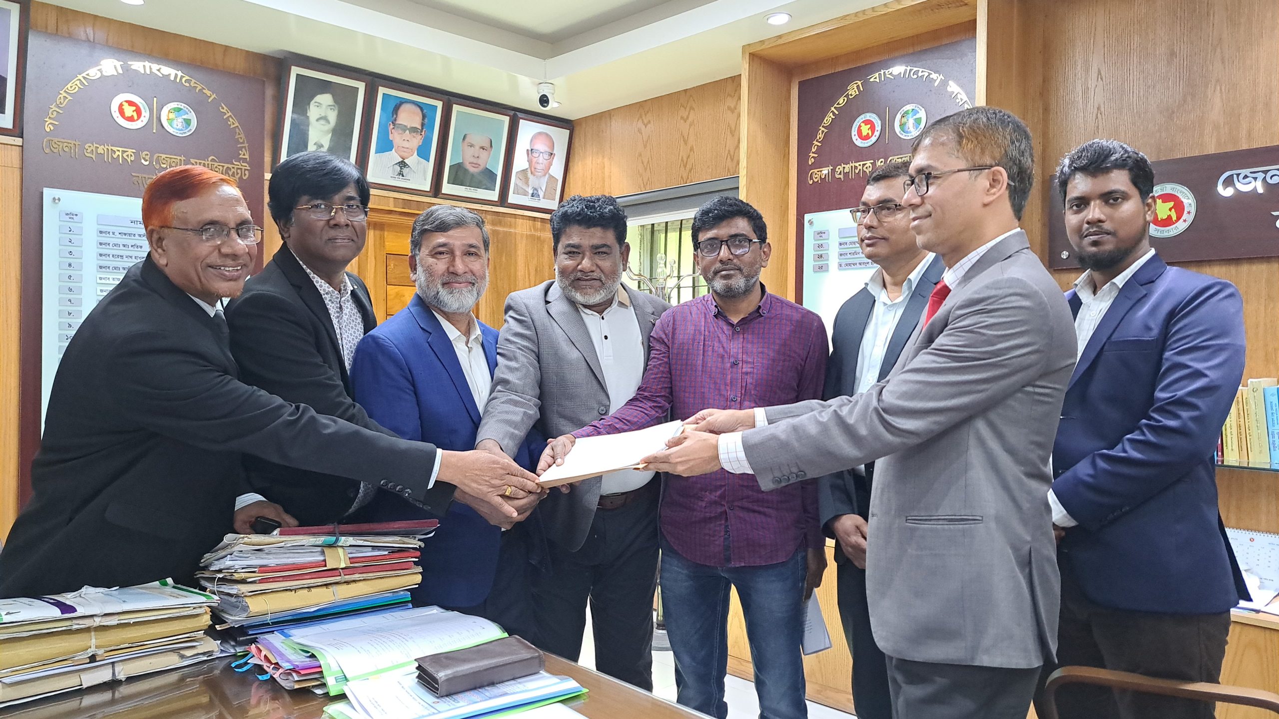 জাতীয় সংসদ নির্বাচনে মনোনয়নপত্রের ফরম সংগ্রহ করলেন নড়াইল-১ আসনের বিএনপির মনোনীত প্রার্থী 