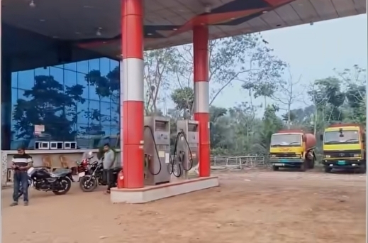নড়াইলে তেল না পেয়ে পাম্পের ম্যানেজারকে ট্রাকচাপায় হত্যার অভিযোগ