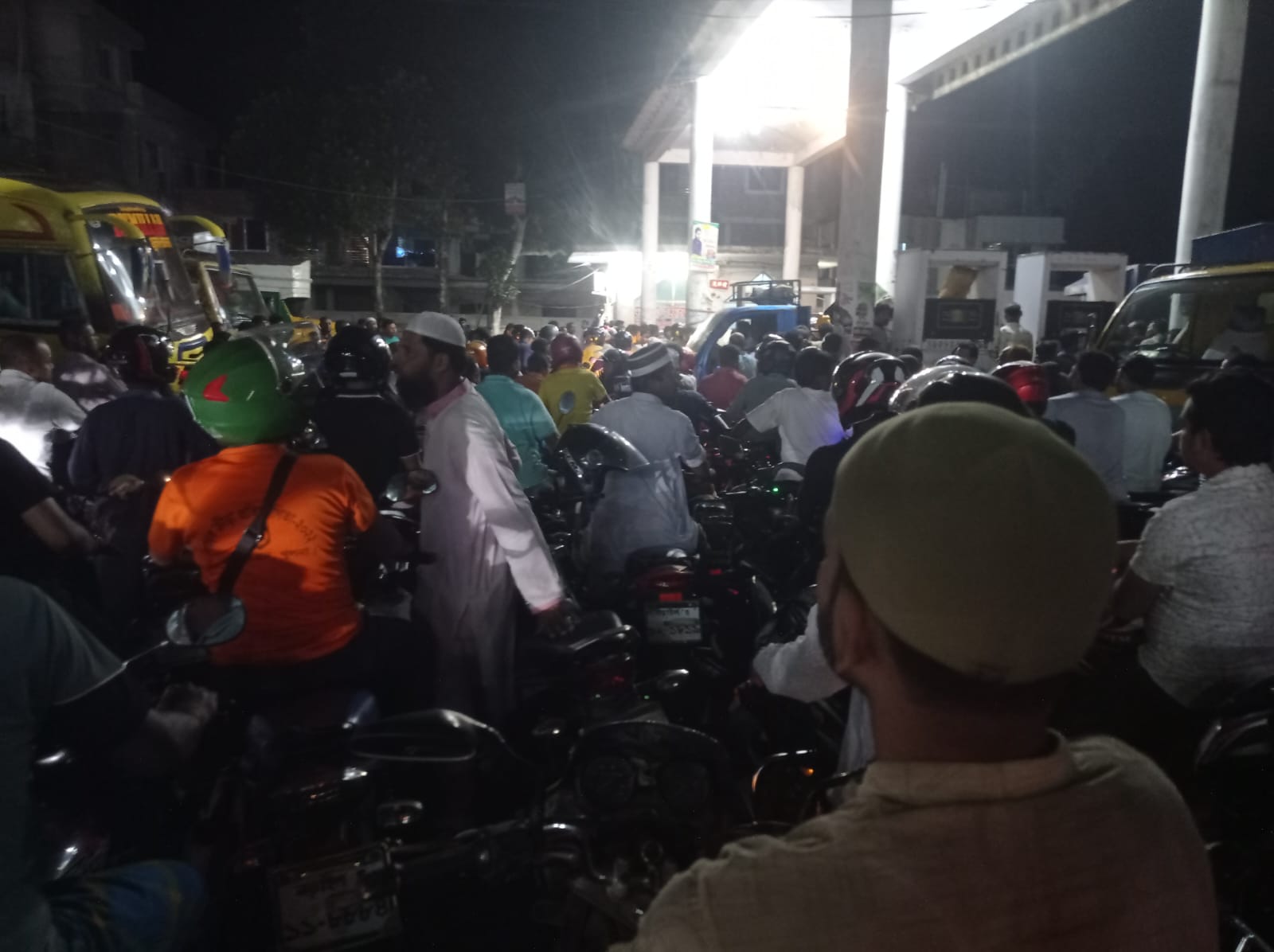 নড়াইলে পুনরায় জ্বালানী তেল বিক্রি শুরু
