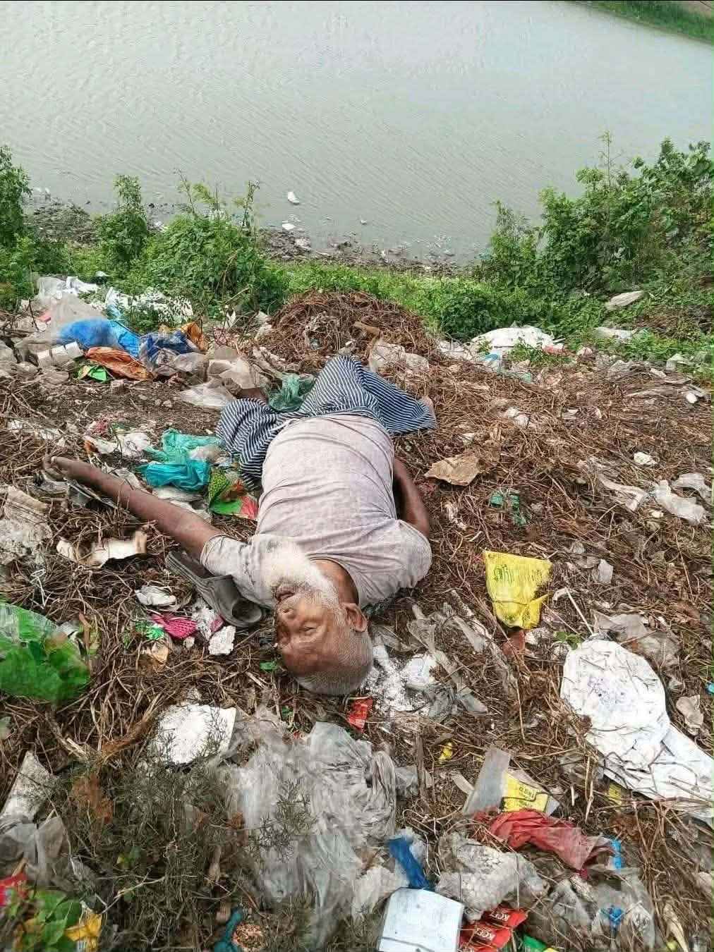 নড়াইলে ময়লার স্তুপ থেকে অজ্ঞাত বৃদ্ধের লাশ উদ্ধার