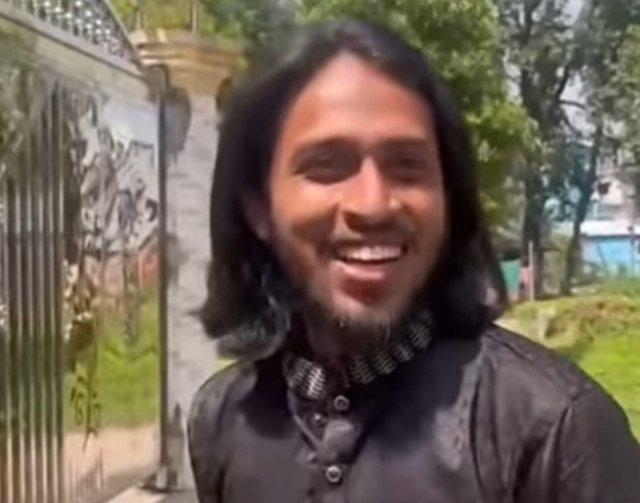মাশরাফির বাড়ির সামনে আম্মারের বক্তব্য, আয়োজকদের দুঃখপ্রকাশ
